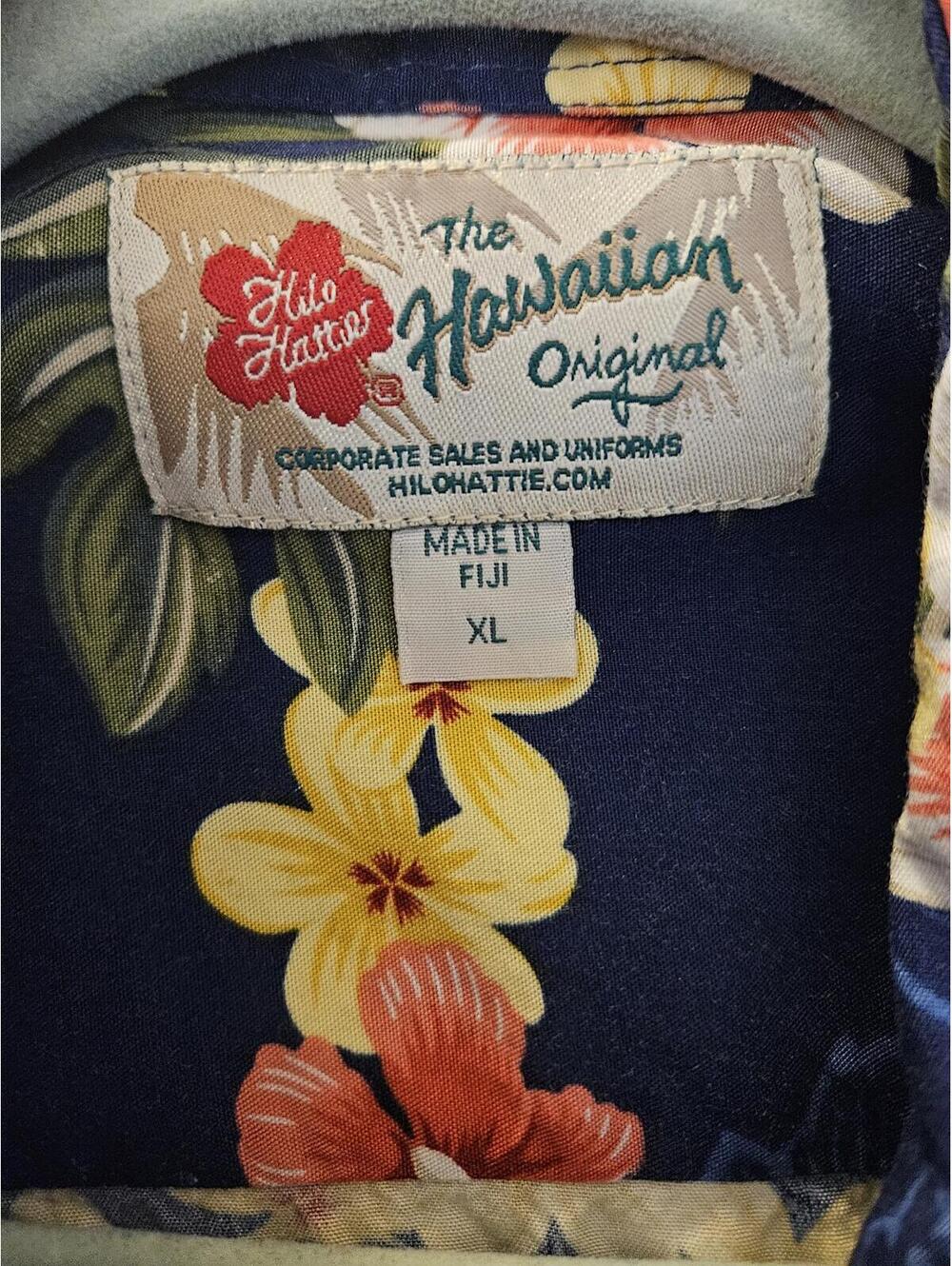 Hilo Hattie The Hawaiian Original Men's Floral Hawaiian Shirt Navy-Size XL - Picture 4 of 5